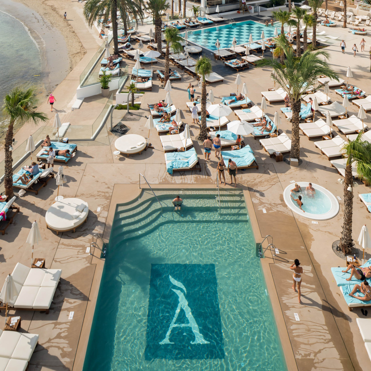 AMÀRE BEACH HOTEL IBIZA, UN ESTILO INCONFUNDIBLE